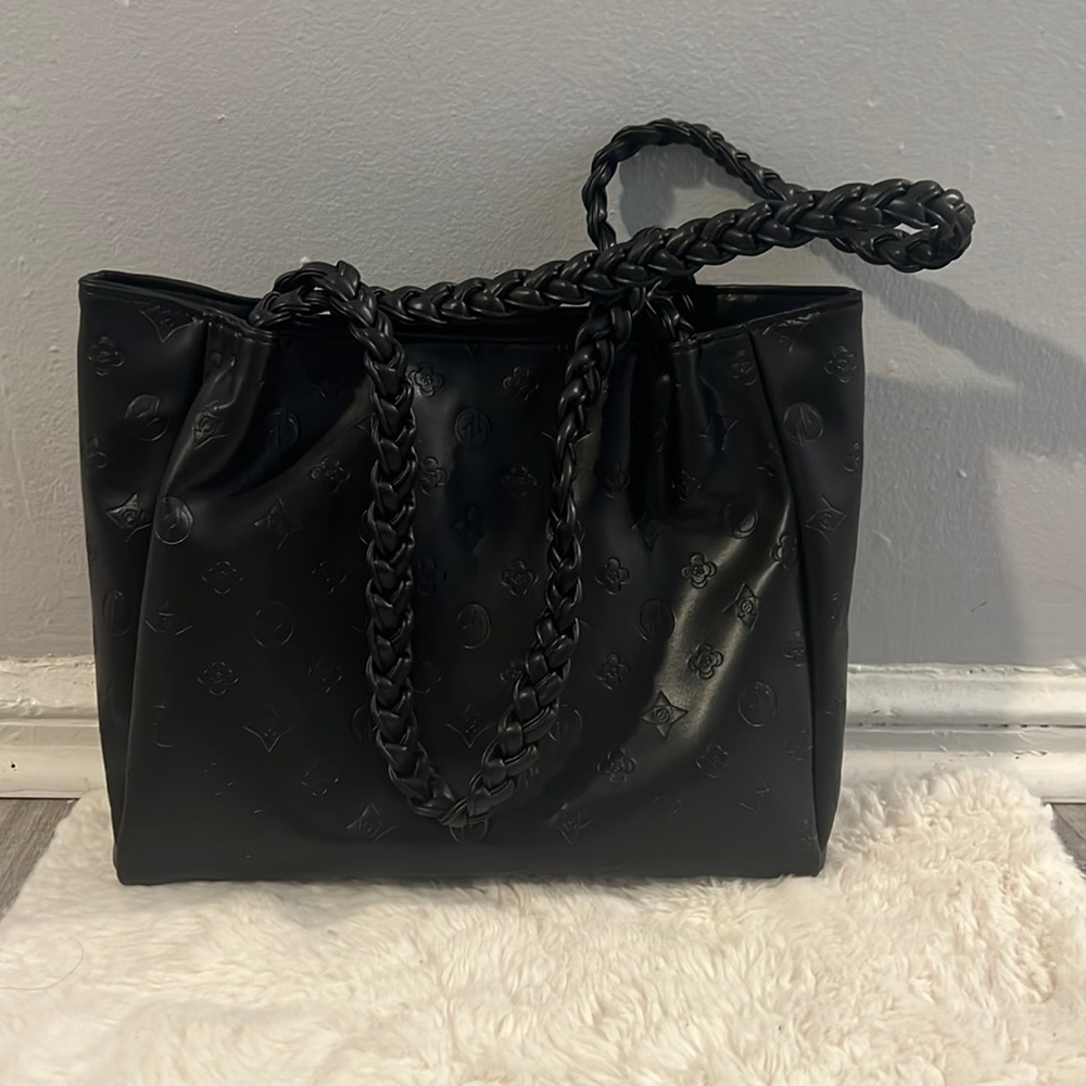 **NEW** Inspired black shoulder bag